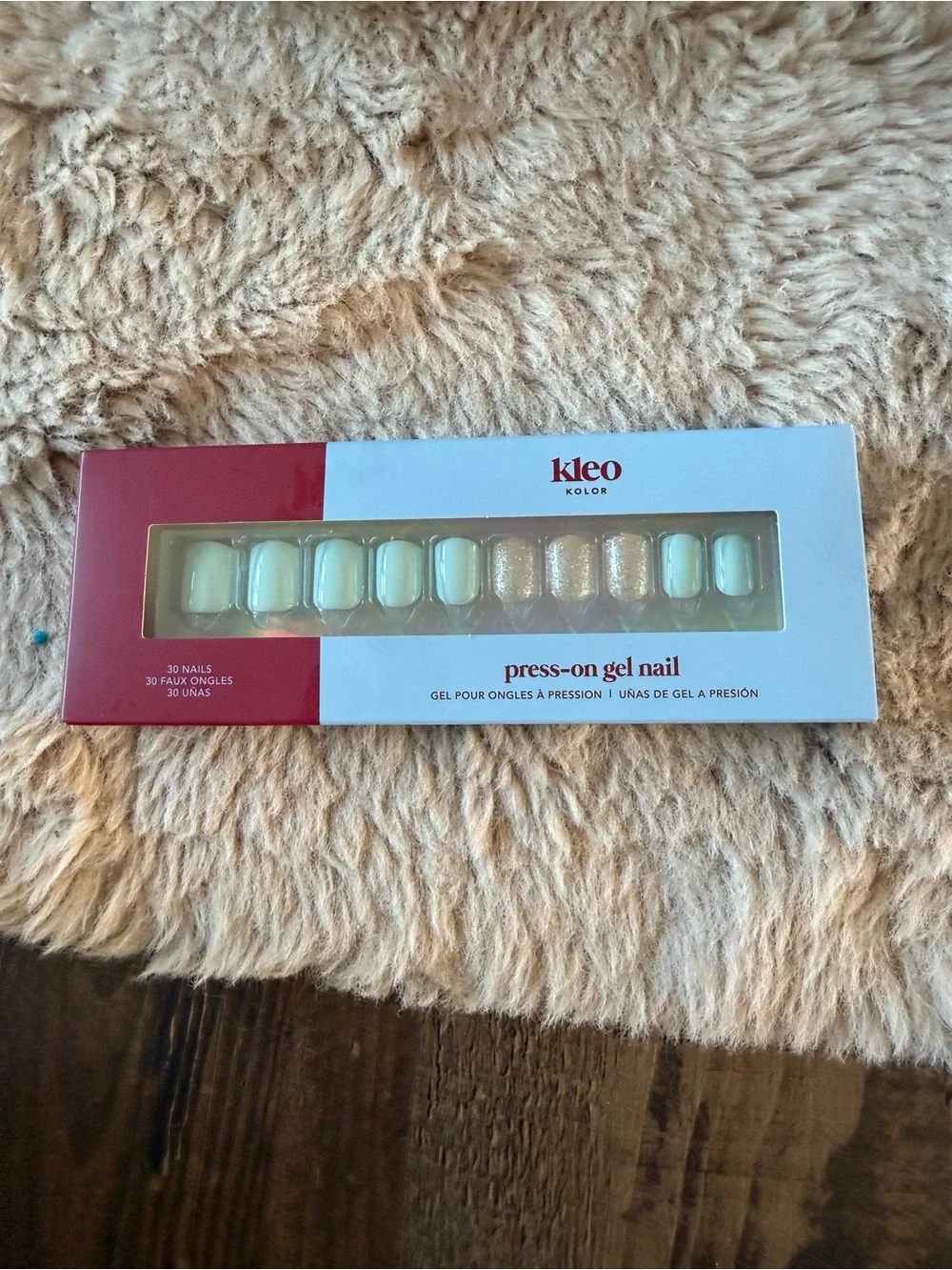 Kleo Kolor Press-On Gel Nails — Pale Mint Green with Gold Glitter Accent